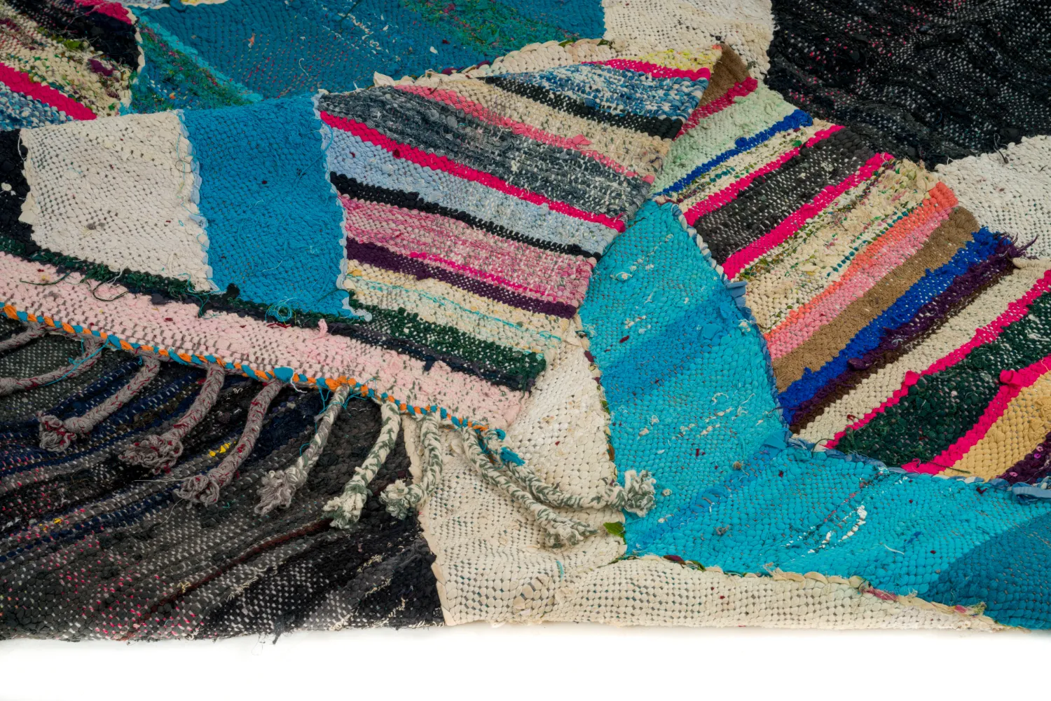 Tapis berbère marocain Boucherouite 140 x 255 cm