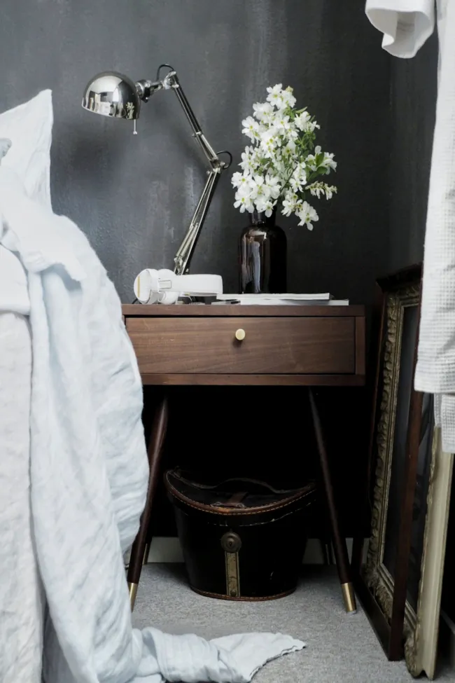 Table de chevet - Prime (noyer/laiton)