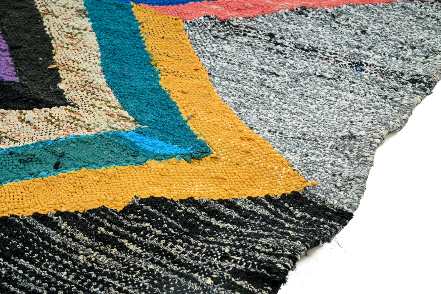 Tapis berbère marocain Boucherouite 140 x 235 cm
