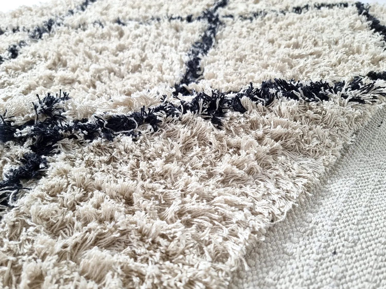Tapis à poils longs - Alcott Natural Cotton Shaggy (noir/blanc)