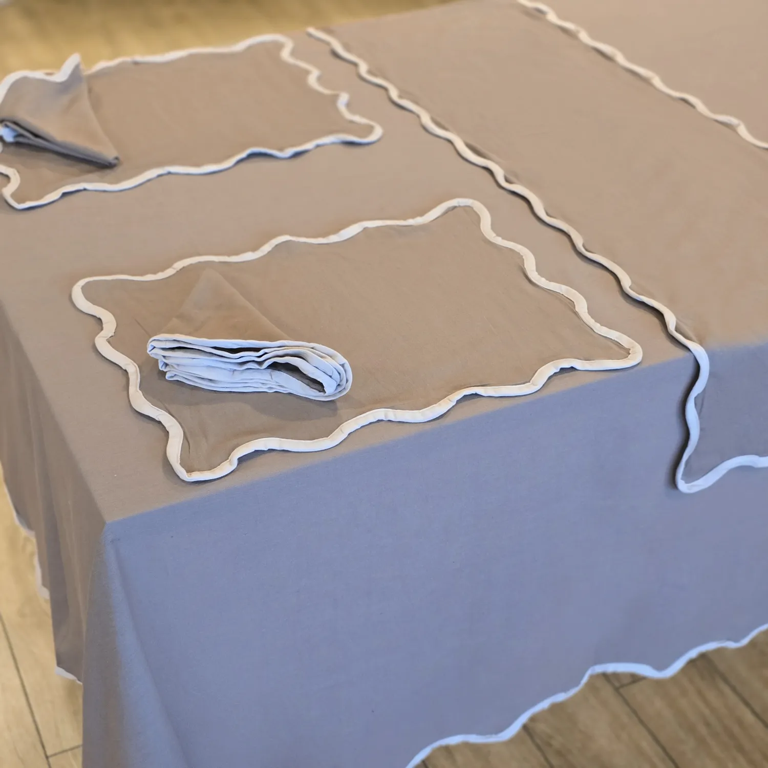 Nappe en coton Yrsa (beige foncé)
