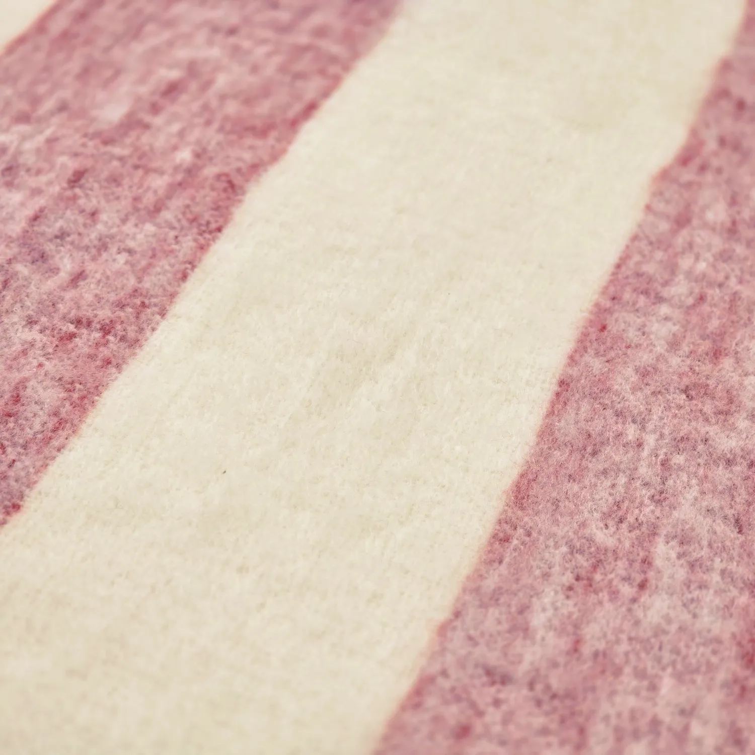 Plaids - Plaid en mélange de laine - Beatriz Stripe (rouge/blanc)