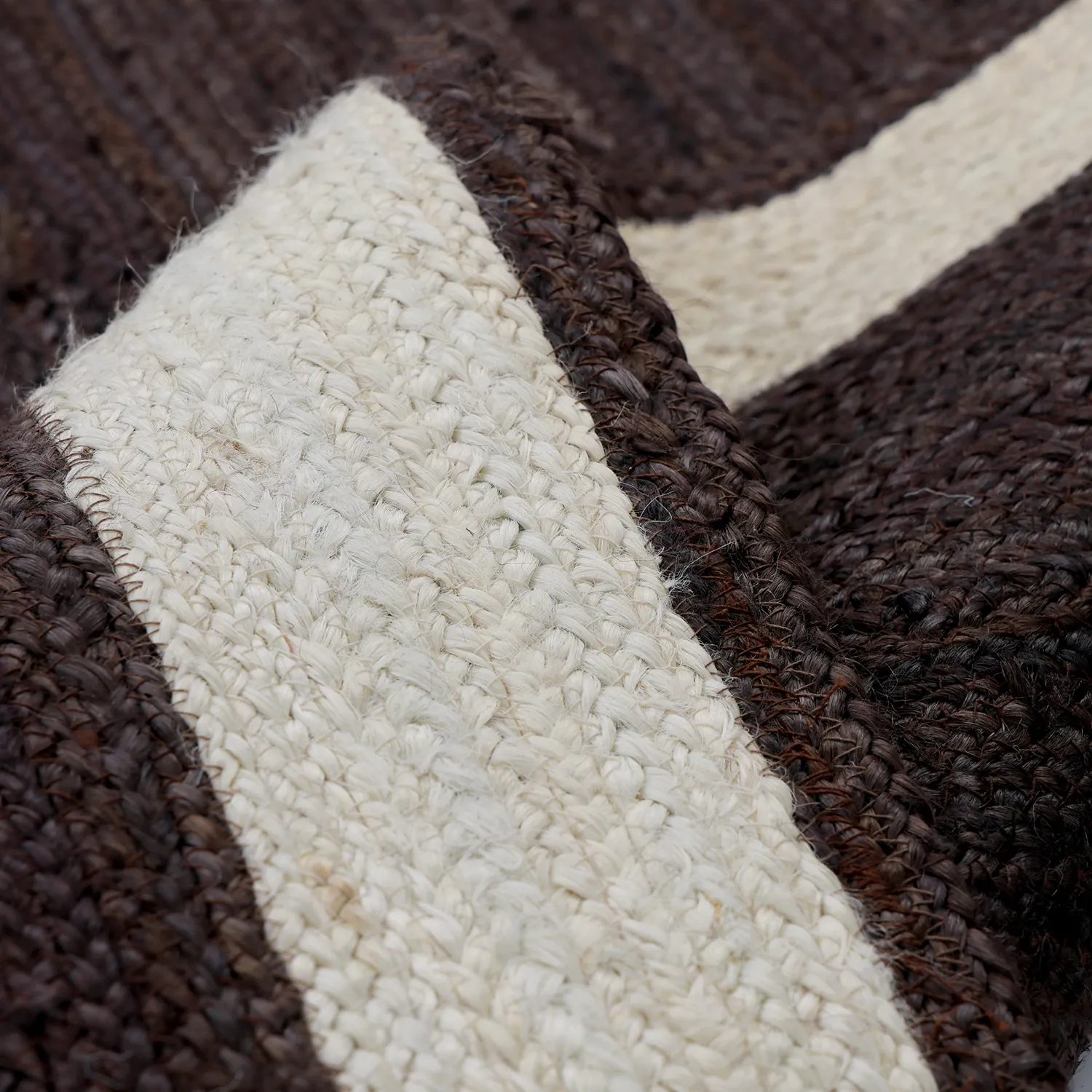 Tapis chanvre - Senaki (taupe foncé/blanc)