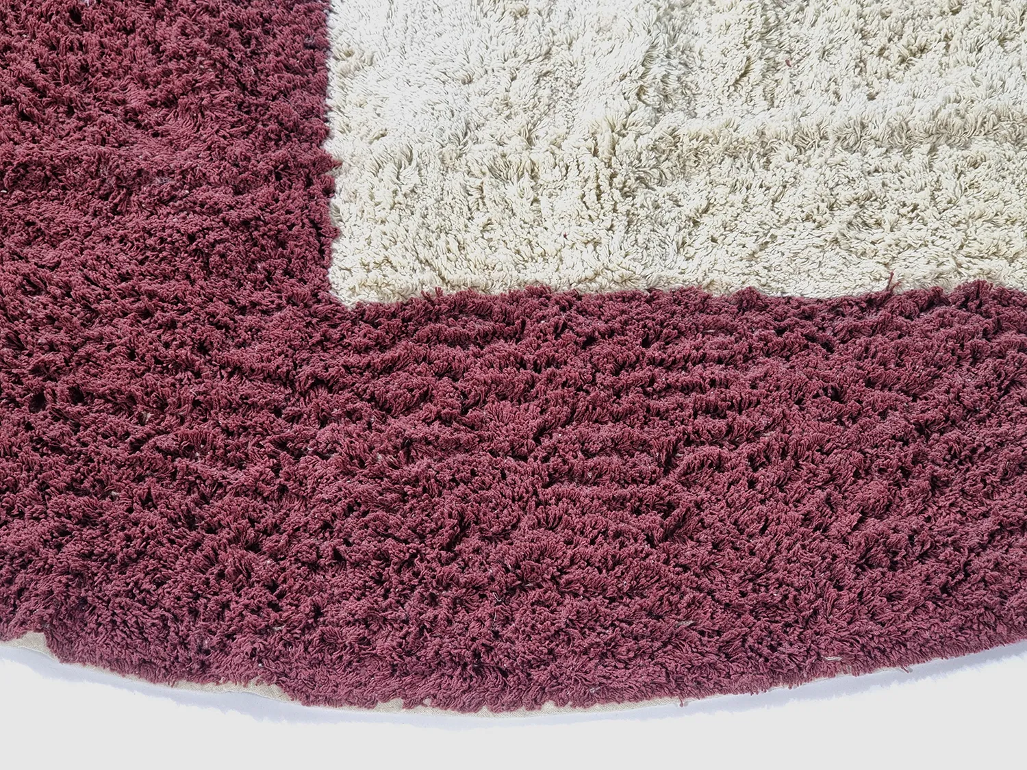 Tapis rond - Ricco Natural Cotton Shaggy (blanc cassé/bordeaux)