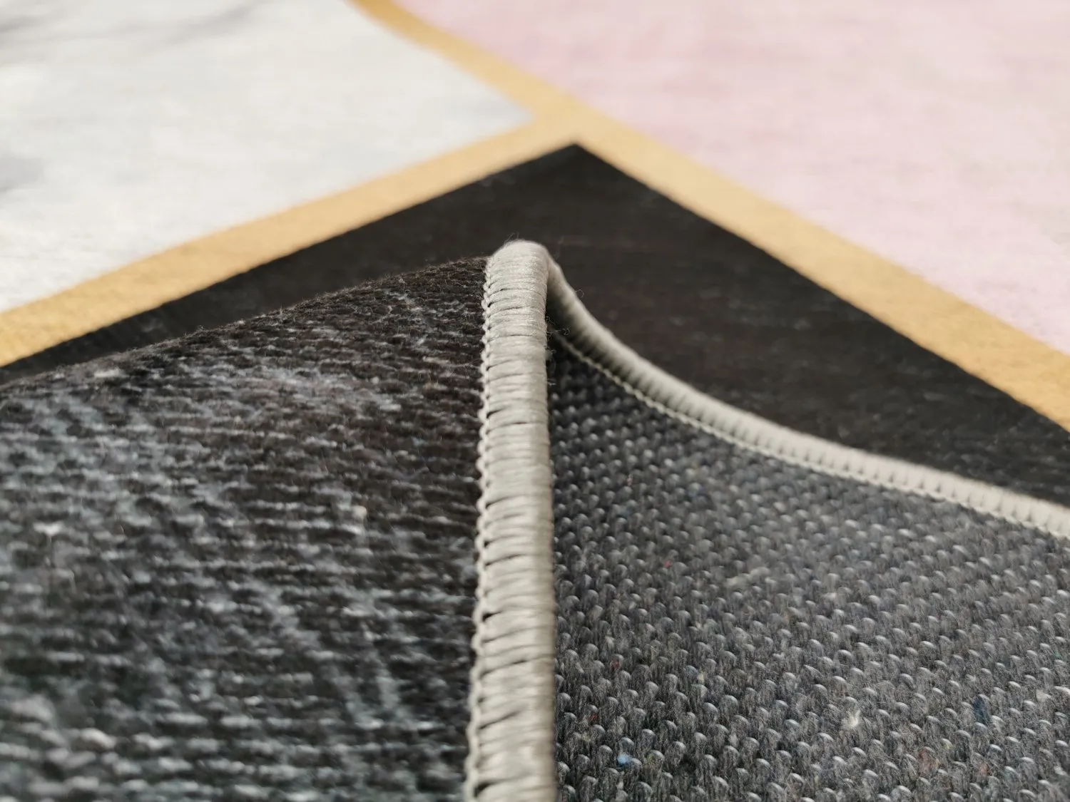 Tapis Wilton - Savino (noir/blanc/rose)