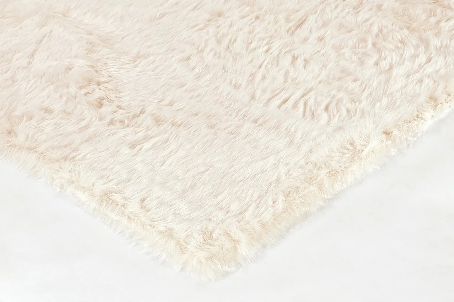 Tapis à poils longs - Pomaire (blanc cassé)